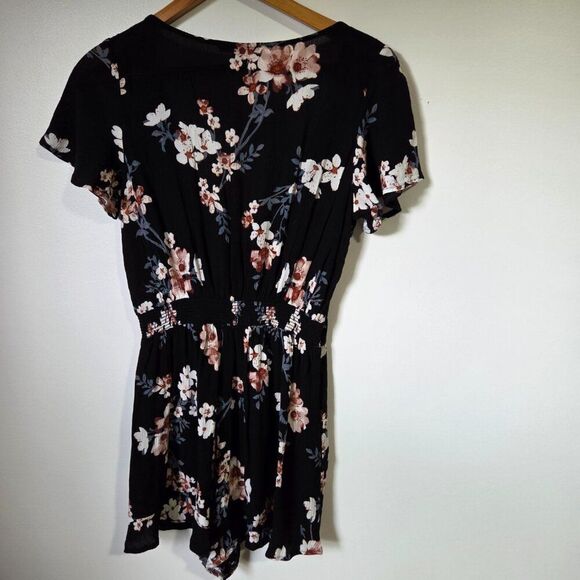 EUC AMERICAN EAGLE OUTFITTERS FLORAL BOHO V NECK TIE ROMPER SIZE SMALL - Picture 2 of 16